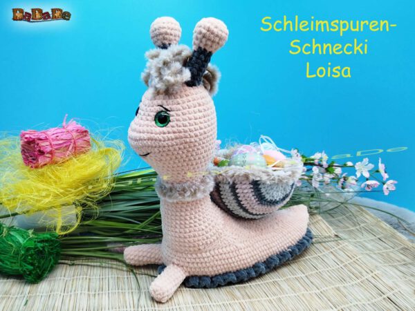 xH351 Oster-Schnecke Loisa 21b Schleimspuren-Schnecki Loisa mit Hase Hopsy (H351)