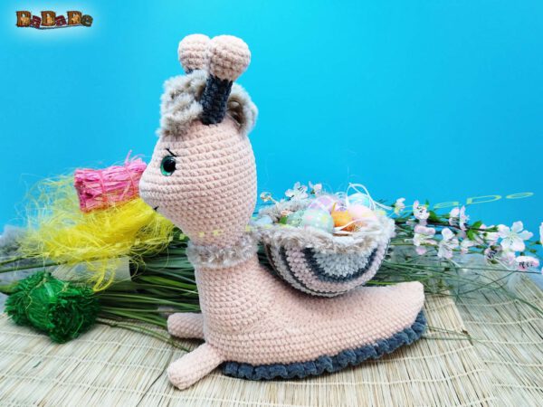 xH351 Oster-Schnecke Loisa 22 Schleimspuren-Schnecki Loisa mit Hase Hopsy (H351)